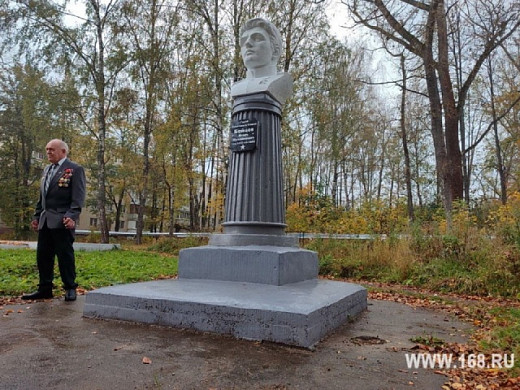 В Ивановской области легендарный сыщик восстанавливает разрушенные в 90-е памятники Героев